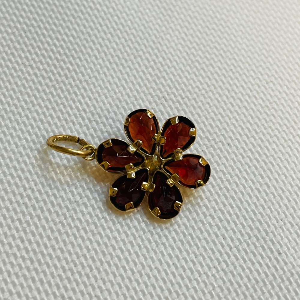 Vintage 14k Yellow Gold Red Garnet Pearl Flower Charm Pendant - Picture 3 of 4